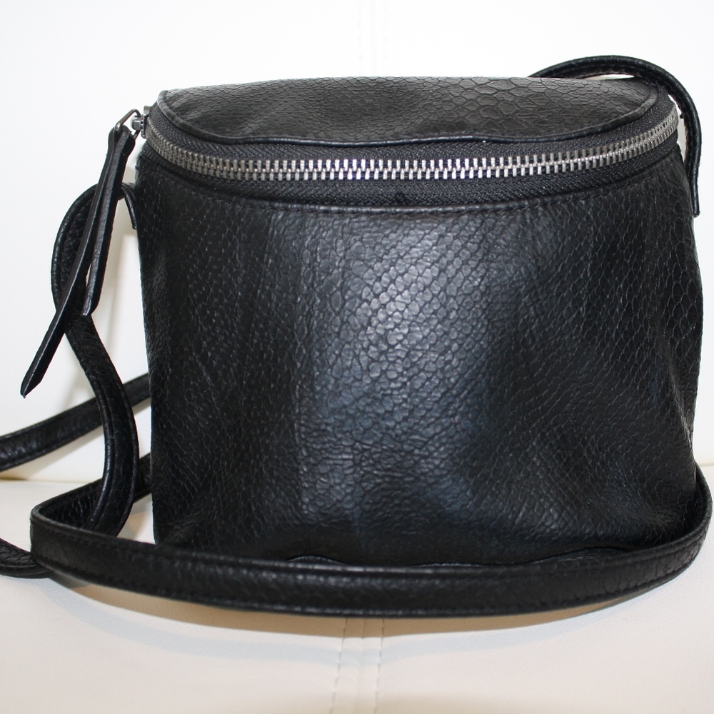 Black Crossbody